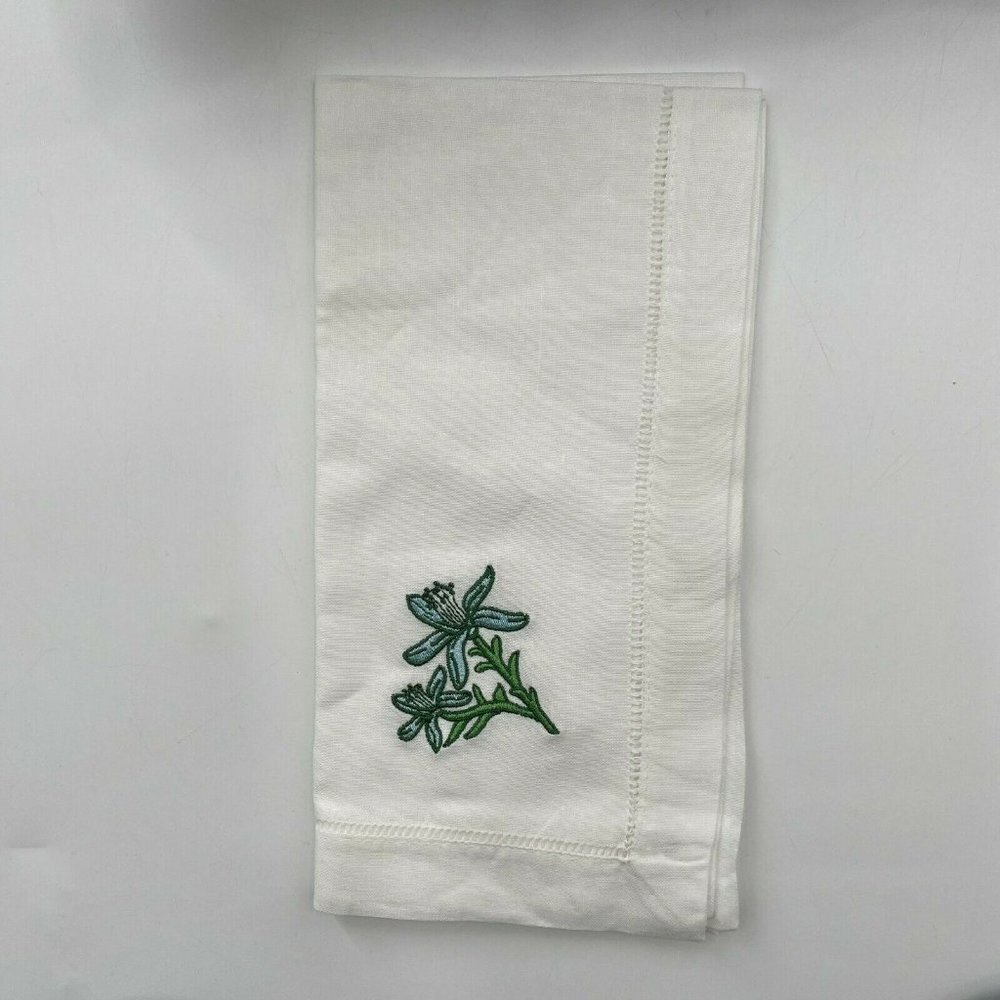 SARO Lifestyle White Cotton Napkin Table Linen Floral Embroidery 20"x20" Square